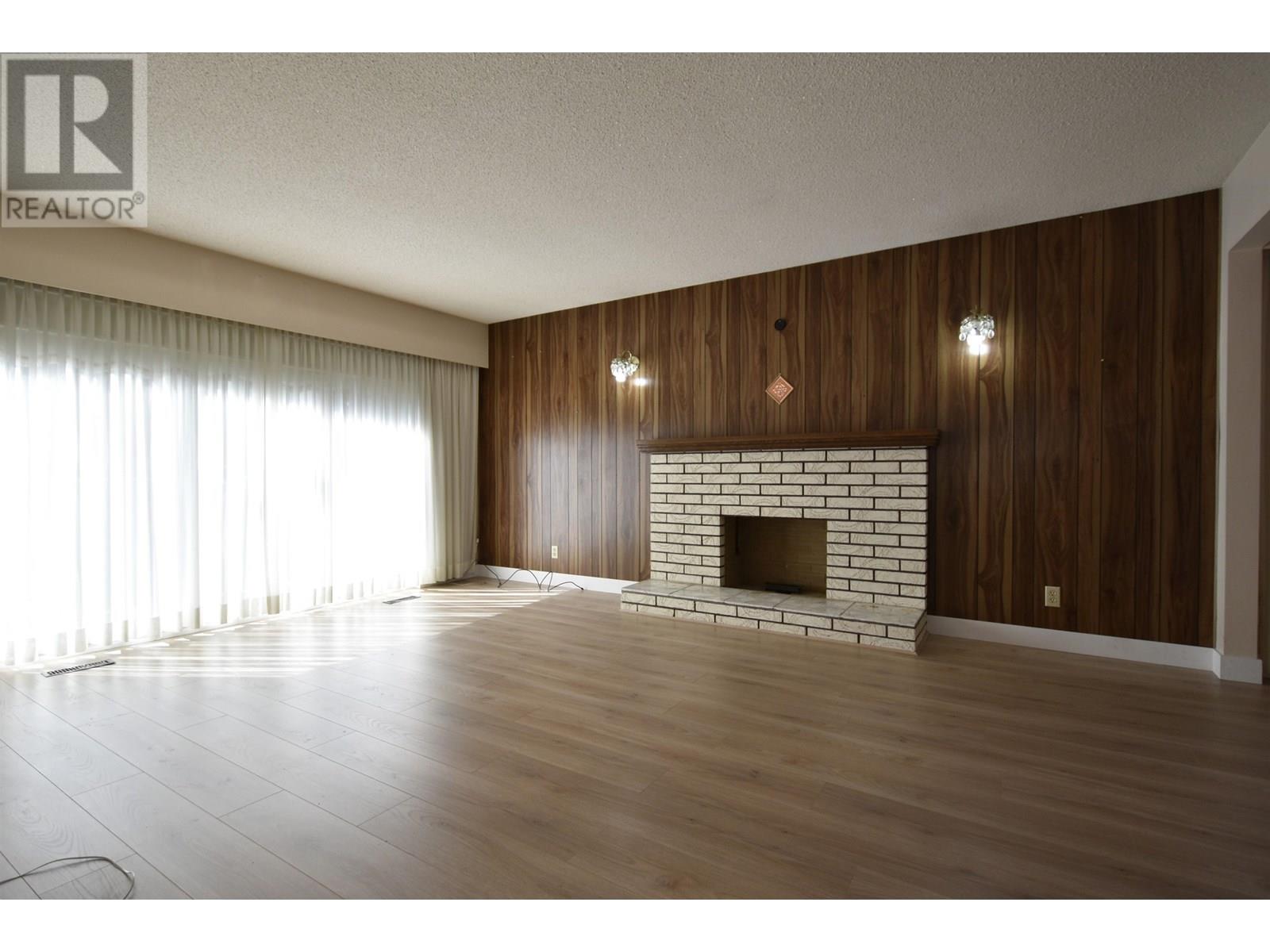 Property at 5770 SHERBROOKE STREET image 3