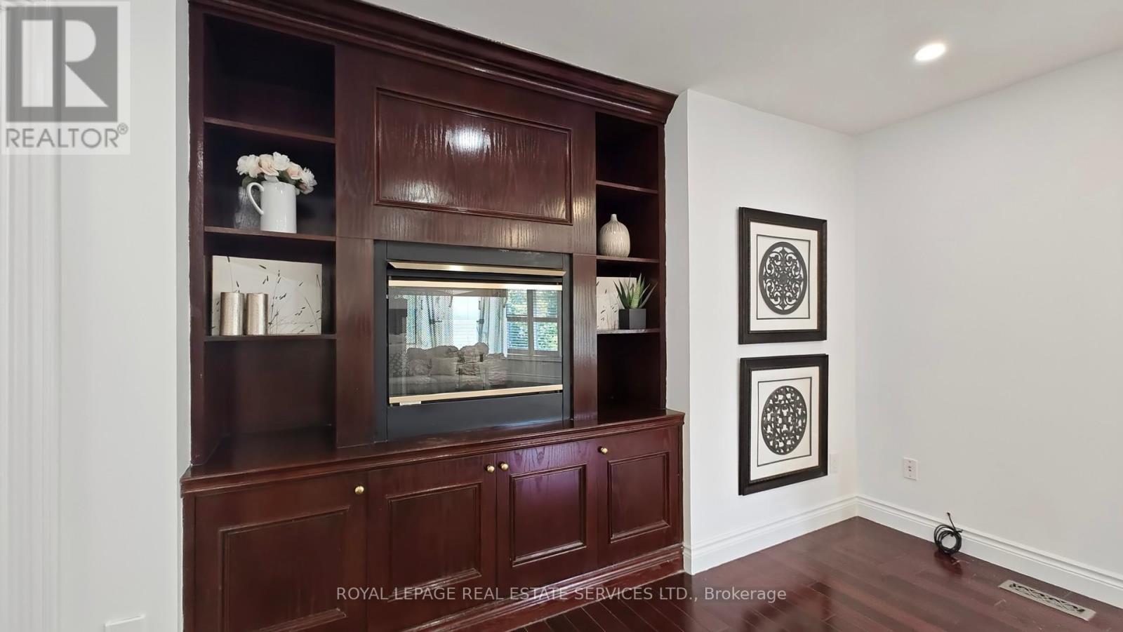 2416 Mississauga Road, Mississauga (Sheridan), Ontario  L5H 2L1 - Photo 26 - W12320959