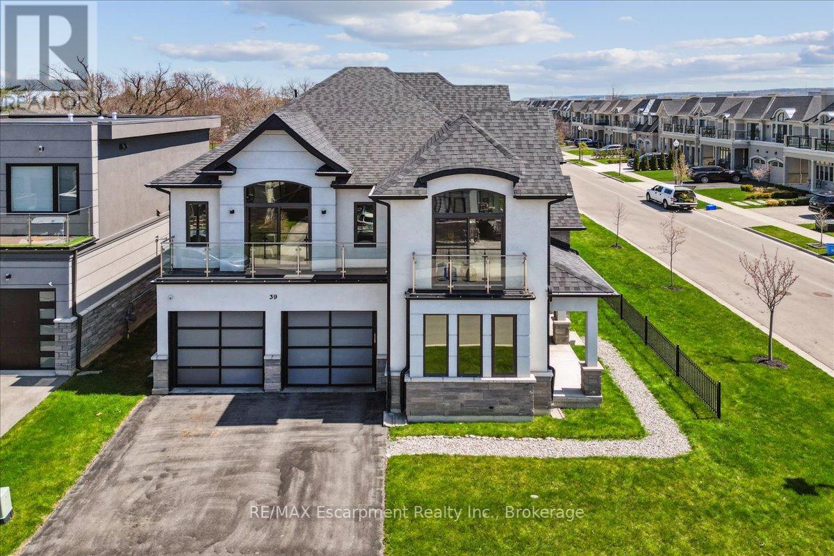 39 SUNROW GATE, Hamilton, Ontario