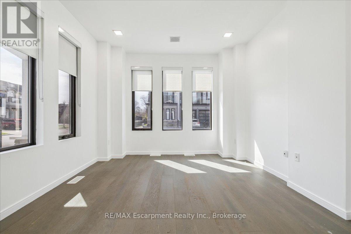 39 Sunrow Gate, Hamilton, Ontario  L8E 5C2 - Photo 10 - X12321534