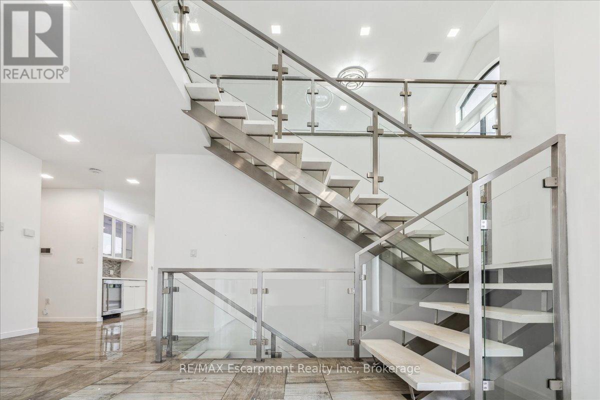 39 Sunrow Gate, Hamilton, Ontario  L8E 5C2 - Photo 11 - X12321534