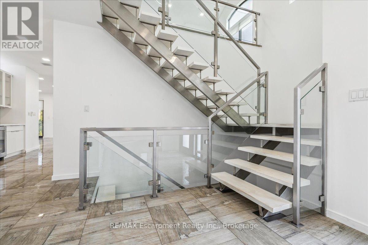 39 Sunrow Gate, Hamilton, Ontario  L8E 5C2 - Photo 12 - X12321534