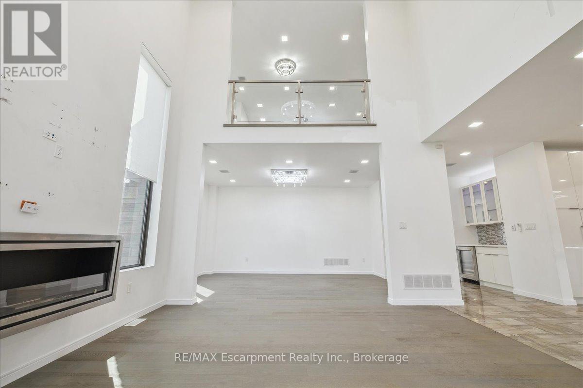 39 Sunrow Gate, Hamilton, Ontario  L8E 5C2 - Photo 13 - X12321534