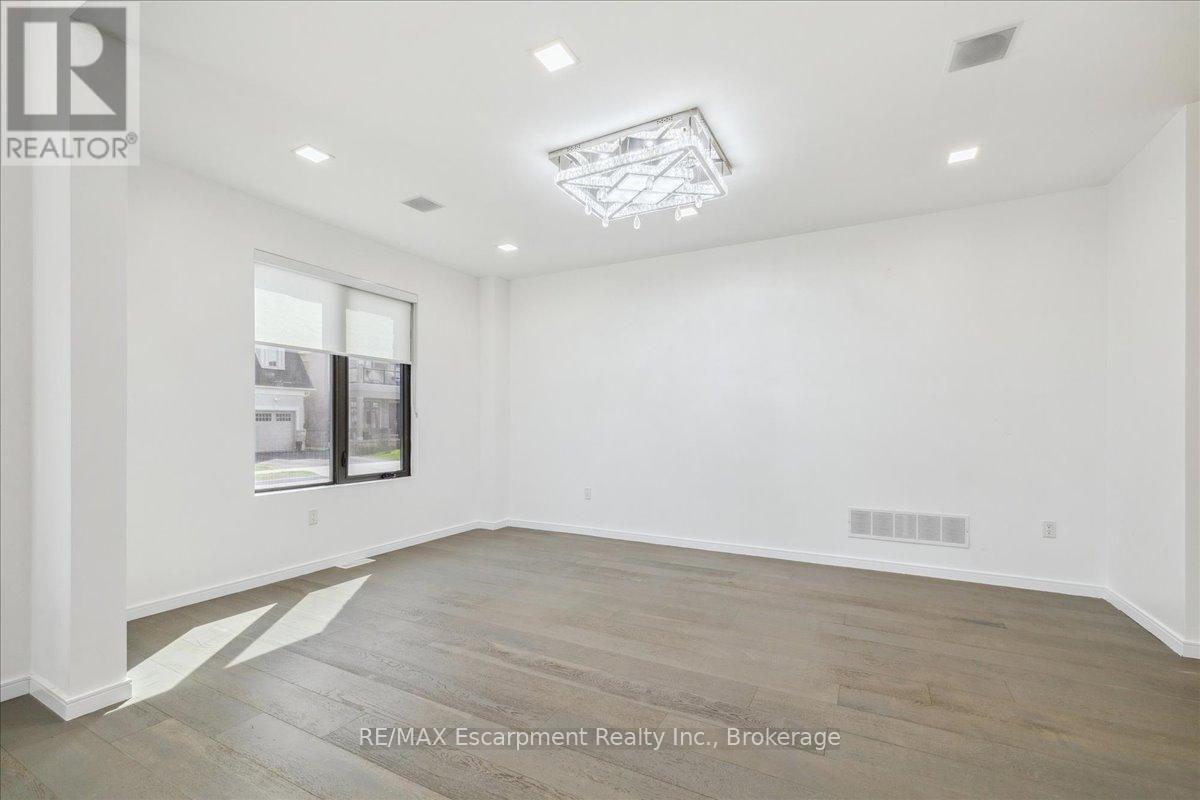 39 Sunrow Gate, Hamilton, Ontario  L8E 5C2 - Photo 14 - X12321534