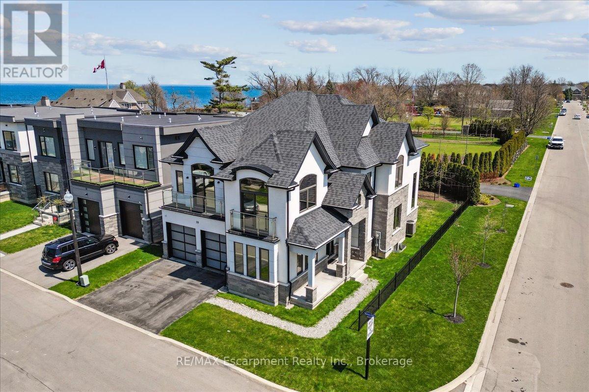 39 Sunrow Gate, Hamilton, Ontario  L8E 5C2 - Photo 2 - X12321534