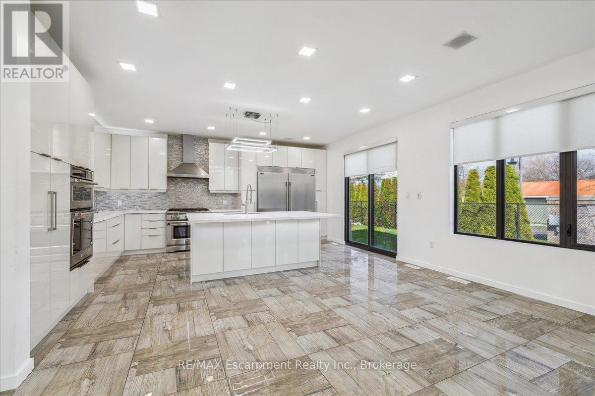 39 Sunrow Gate, Hamilton, Ontario  L8E 5C2 - Photo 22 - X12321534