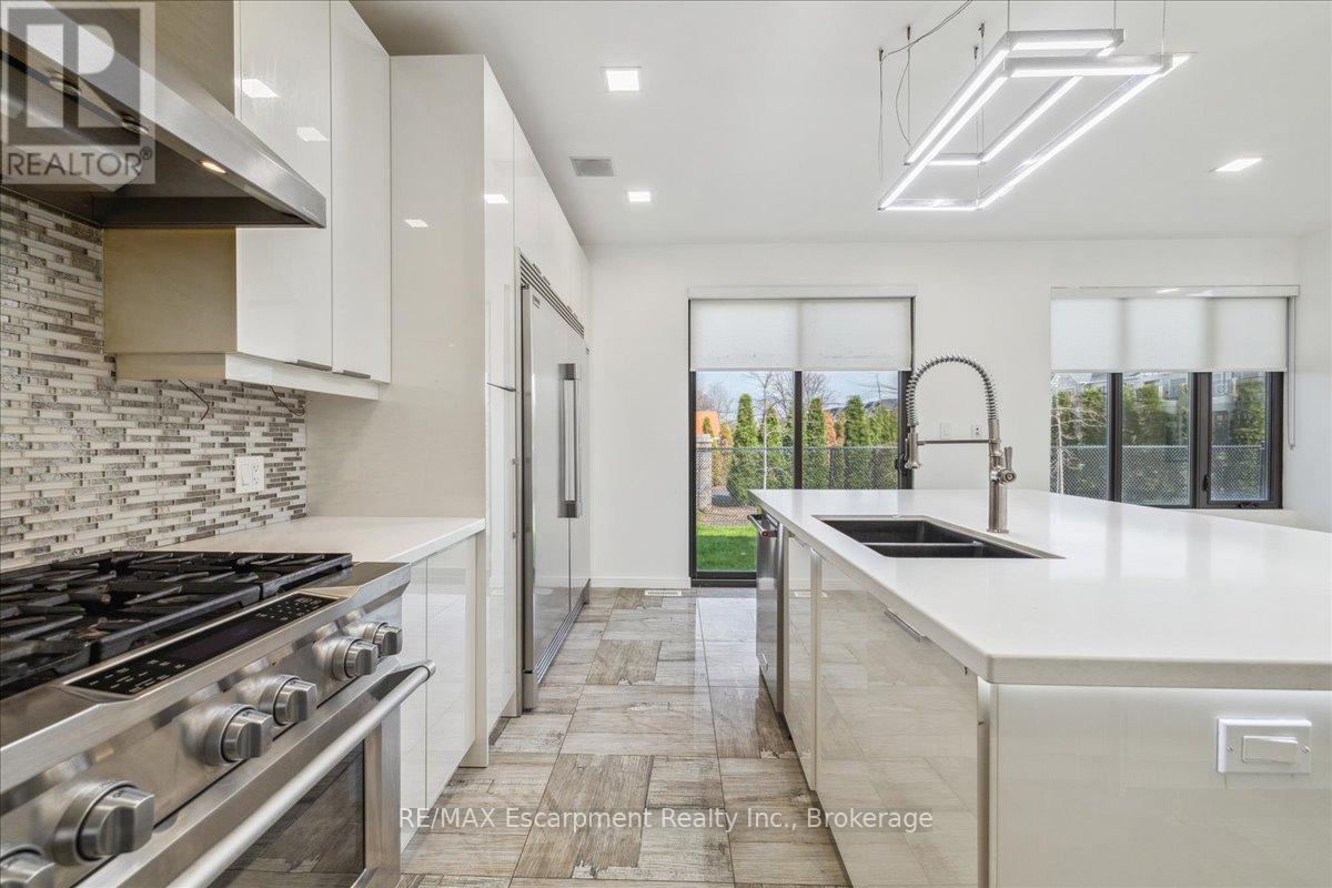 39 Sunrow Gate, Hamilton, Ontario  L8E 5C2 - Photo 26 - X12321534