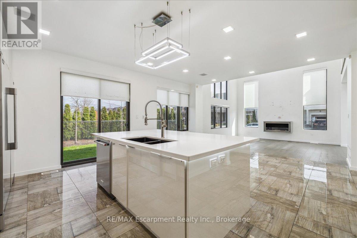 39 Sunrow Gate, Hamilton, Ontario  L8E 5C2 - Photo 27 - X12321534