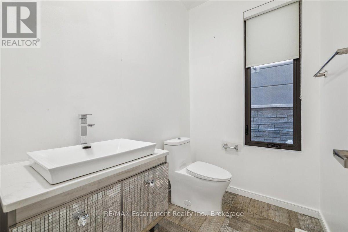 39 Sunrow Gate, Hamilton, Ontario  L8E 5C2 - Photo 29 - X12321534