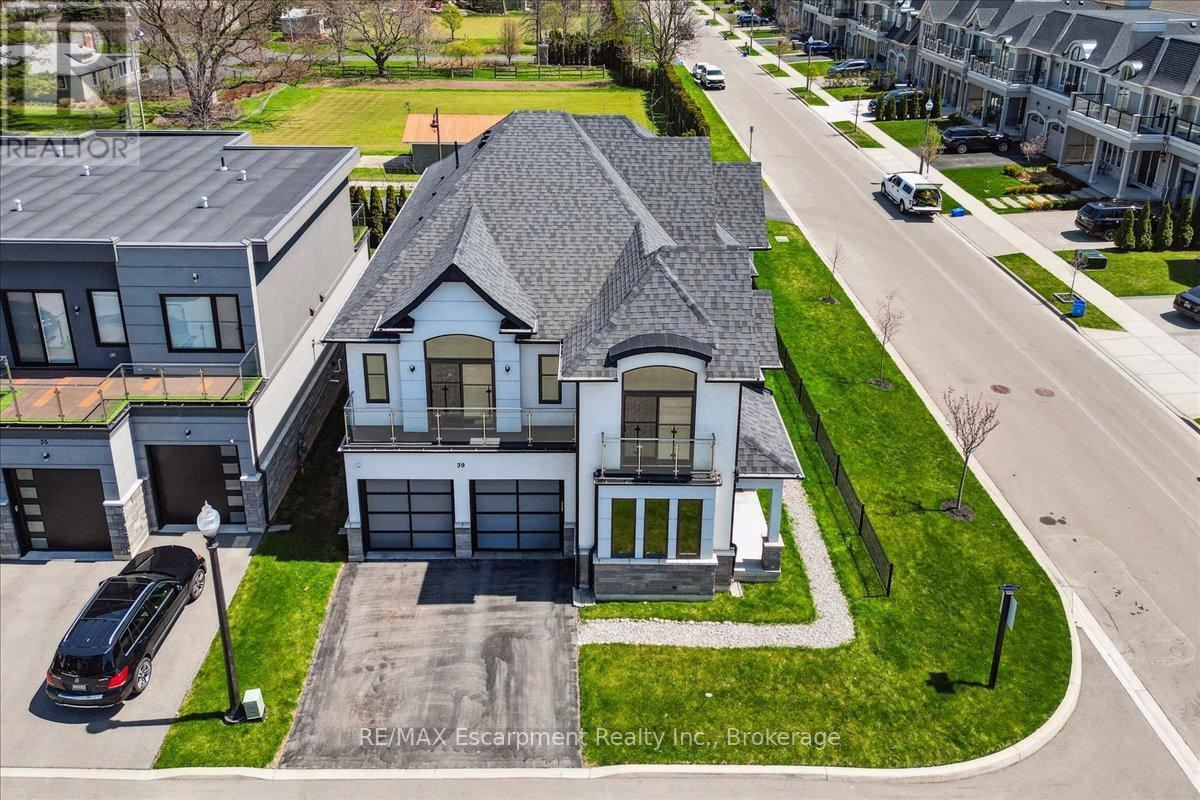 39 Sunrow Gate, Hamilton, Ontario  L8E 5C2 - Photo 3 - X12321534