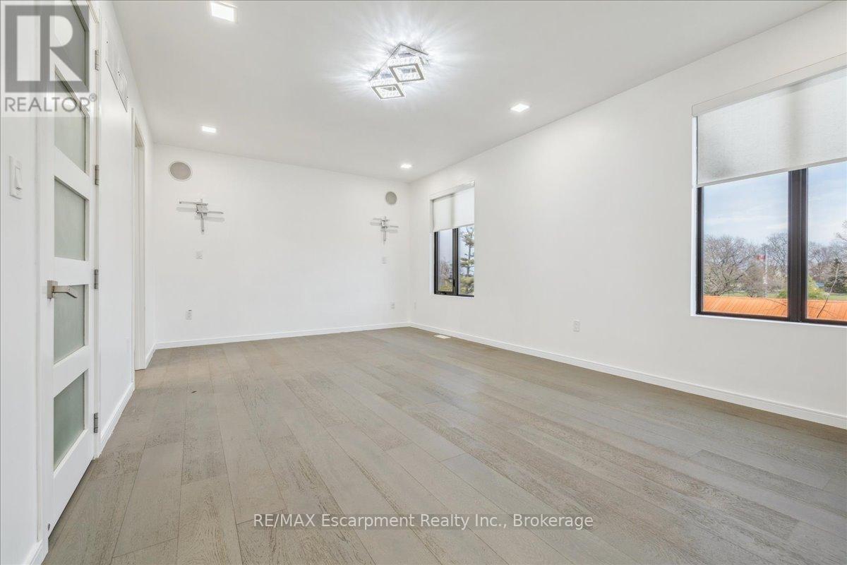 39 Sunrow Gate, Hamilton, Ontario  L8E 5C2 - Photo 34 - X12321534