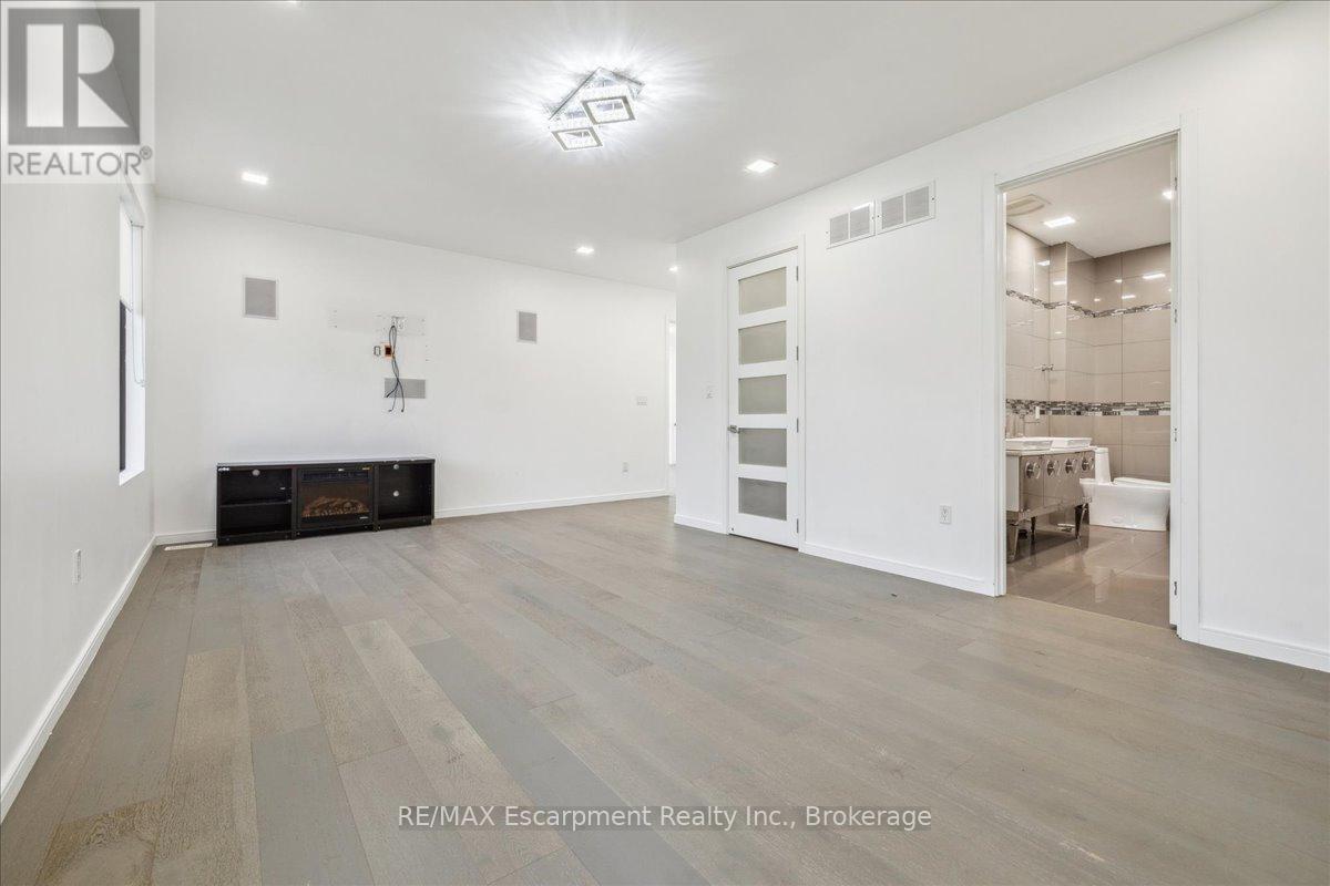 39 Sunrow Gate, Hamilton, Ontario  L8E 5C2 - Photo 35 - X12321534