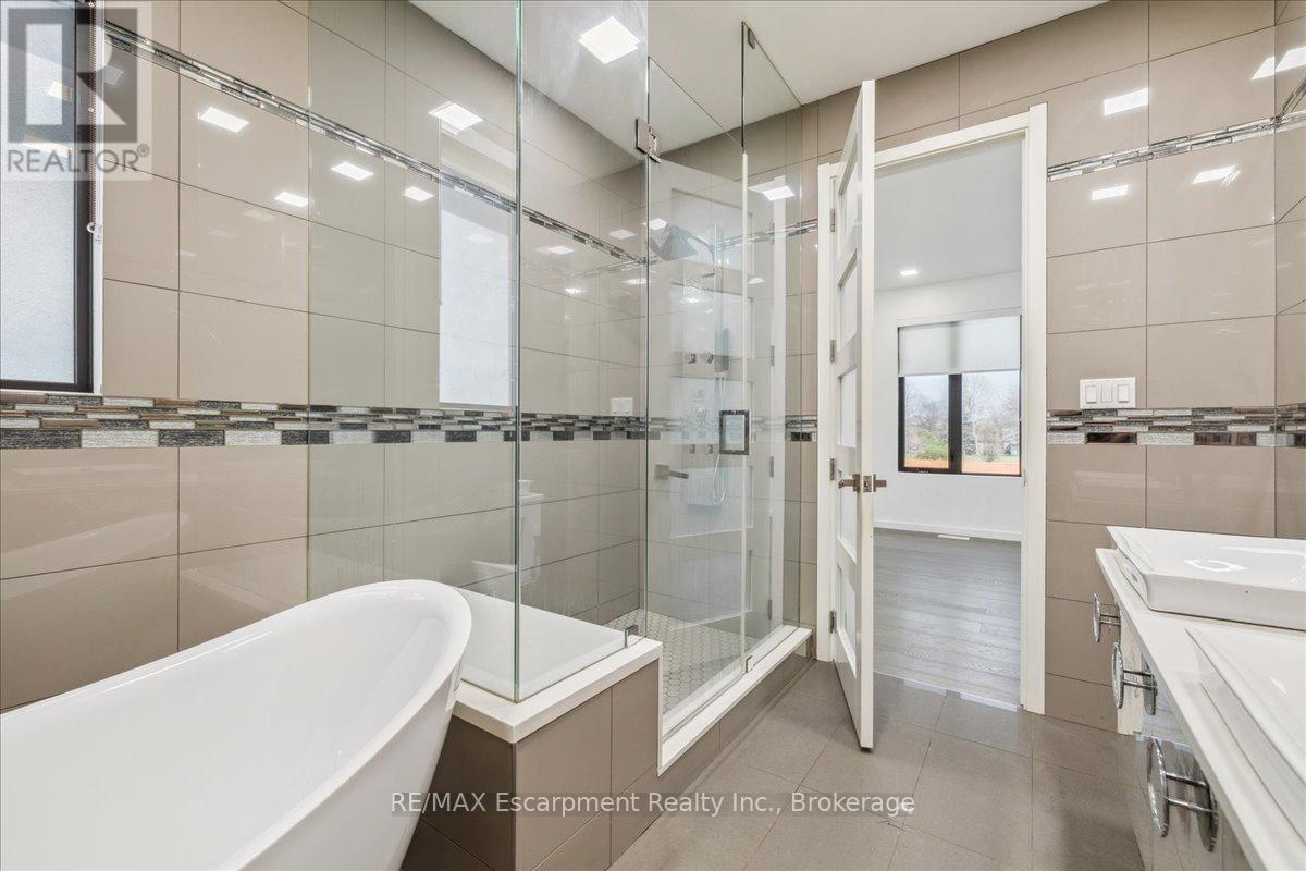 39 Sunrow Gate, Hamilton, Ontario  L8E 5C2 - Photo 37 - X12321534