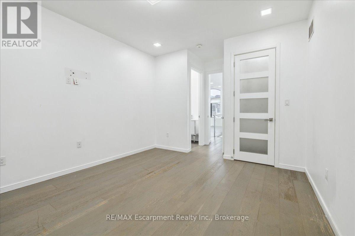 39 Sunrow Gate, Hamilton, Ontario  L8E 5C2 - Photo 41 - X12321534