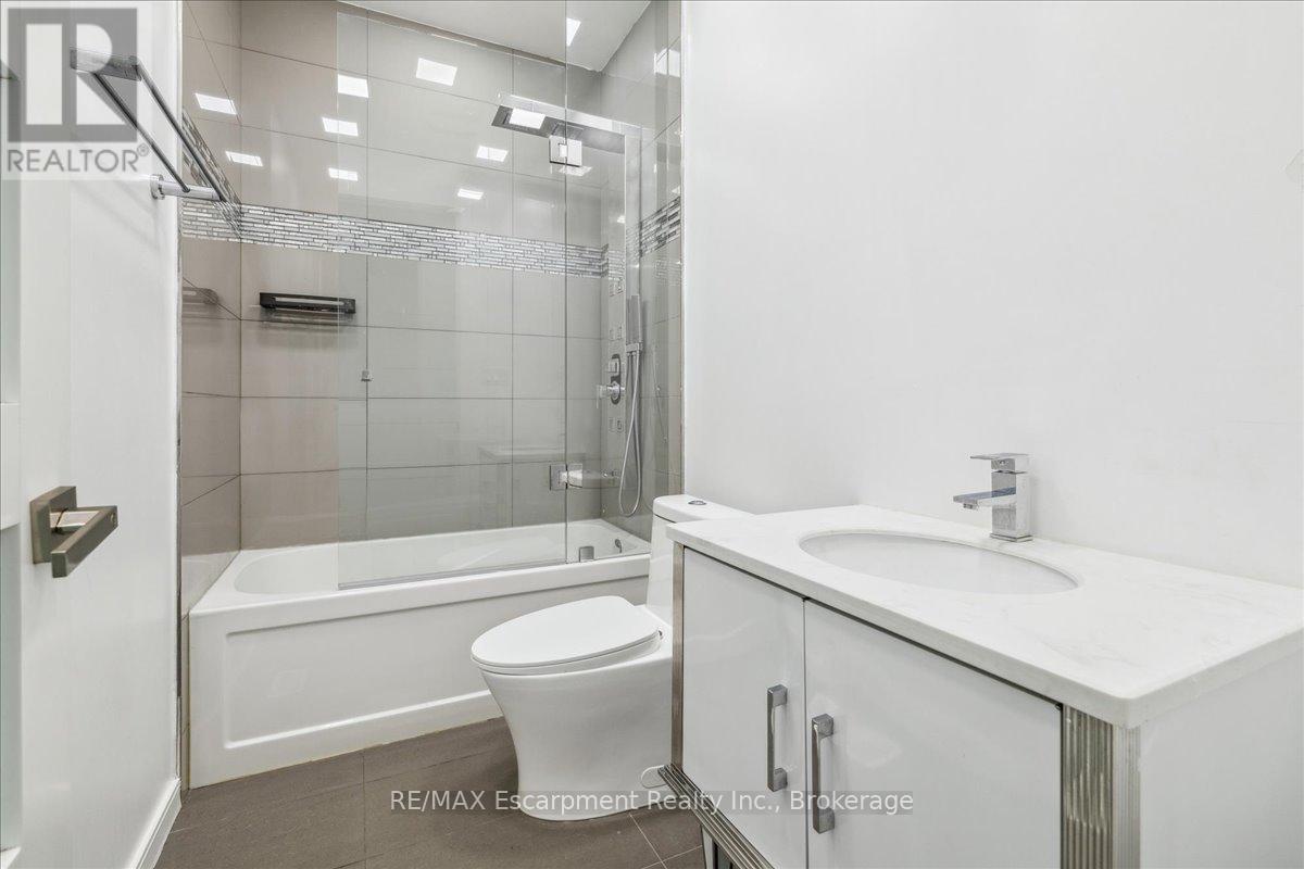 39 Sunrow Gate, Hamilton, Ontario  L8E 5C2 - Photo 42 - X12321534