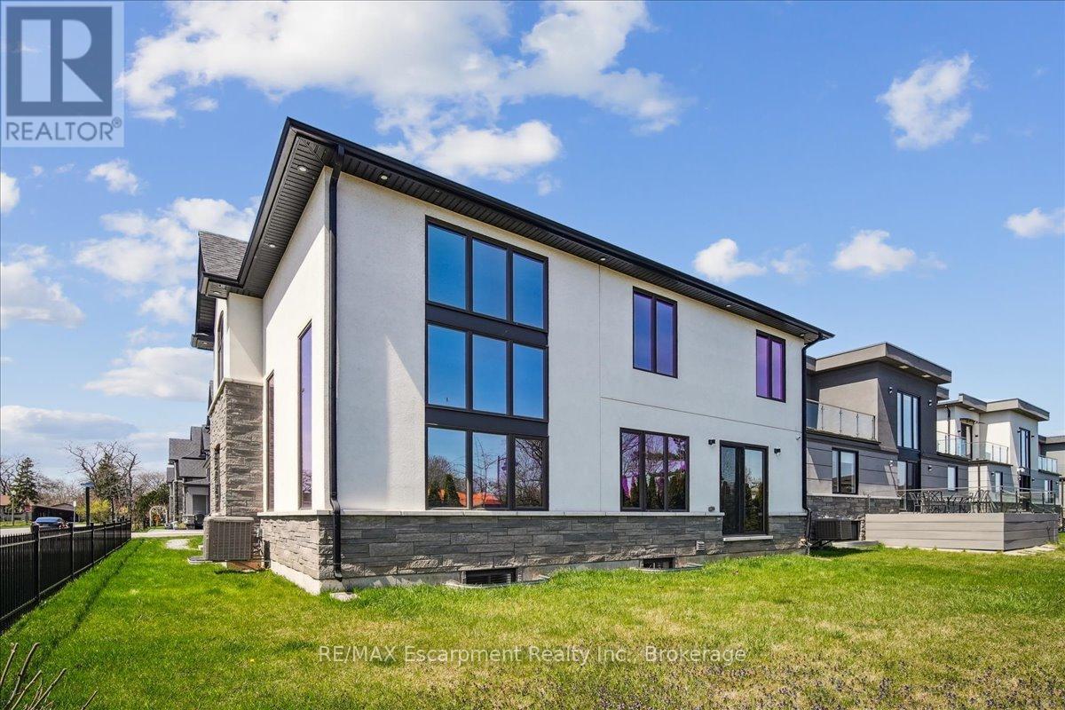 39 Sunrow Gate, Hamilton, Ontario  L8E 5C2 - Photo 46 - X12321534