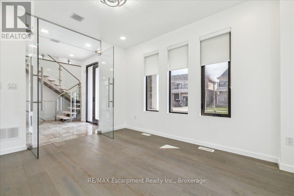 39 Sunrow Gate, Hamilton, Ontario  L8E 5C2 - Photo 9 - X12321534