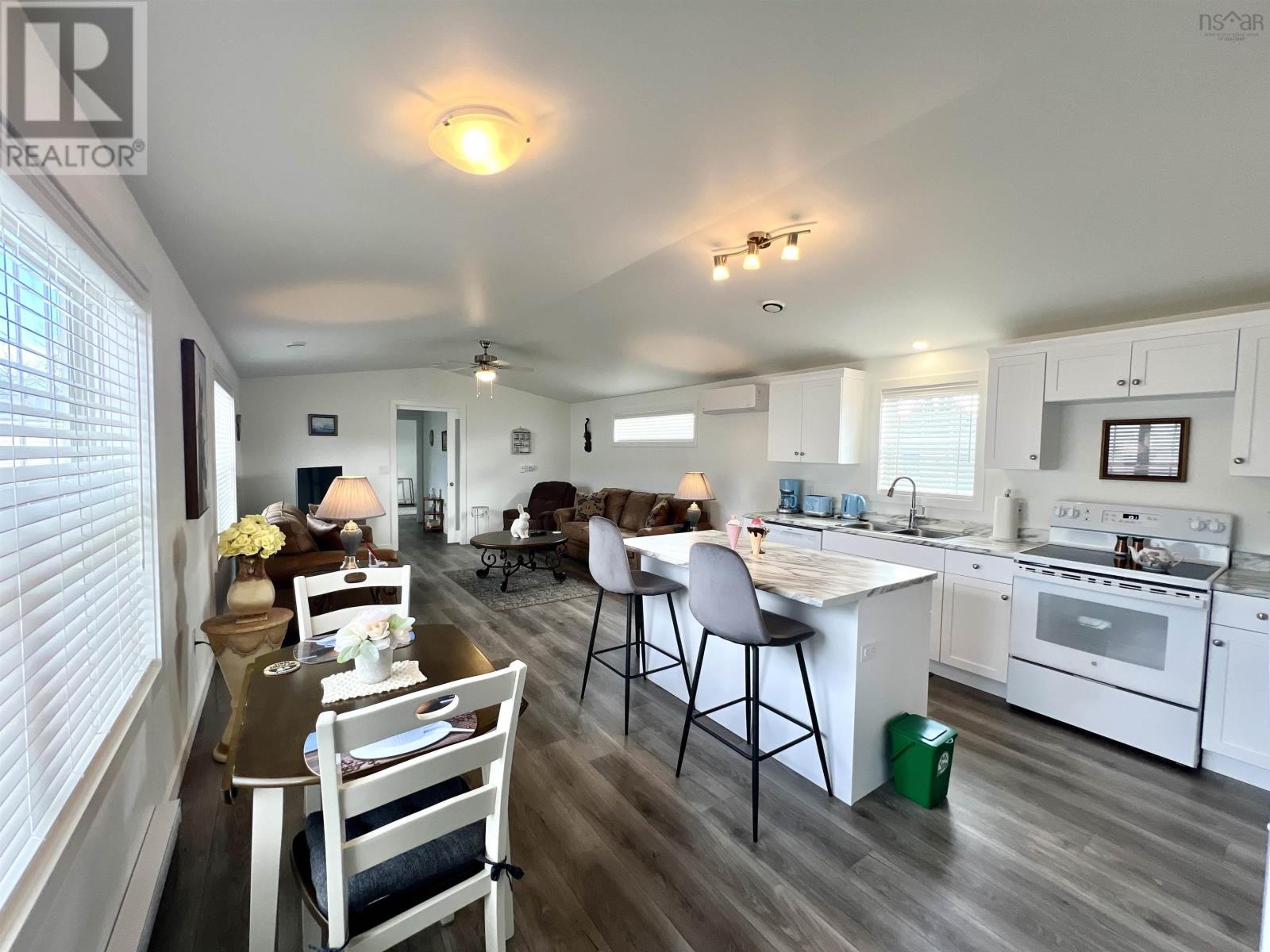 4 Macleod Avenue, Port Hawkesbury, Nova Scotia  B9A 3L5 - Photo 4 - 202519462