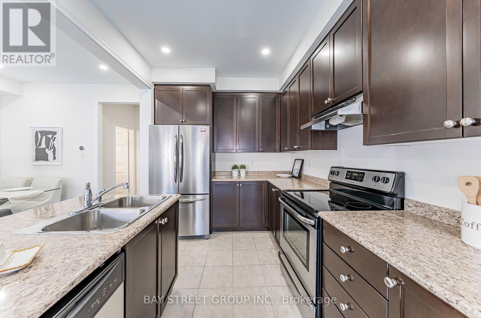28 Rougeview Park Crescent, Markham, Ontario  L6E 0P7 - Photo 19 - N12321513