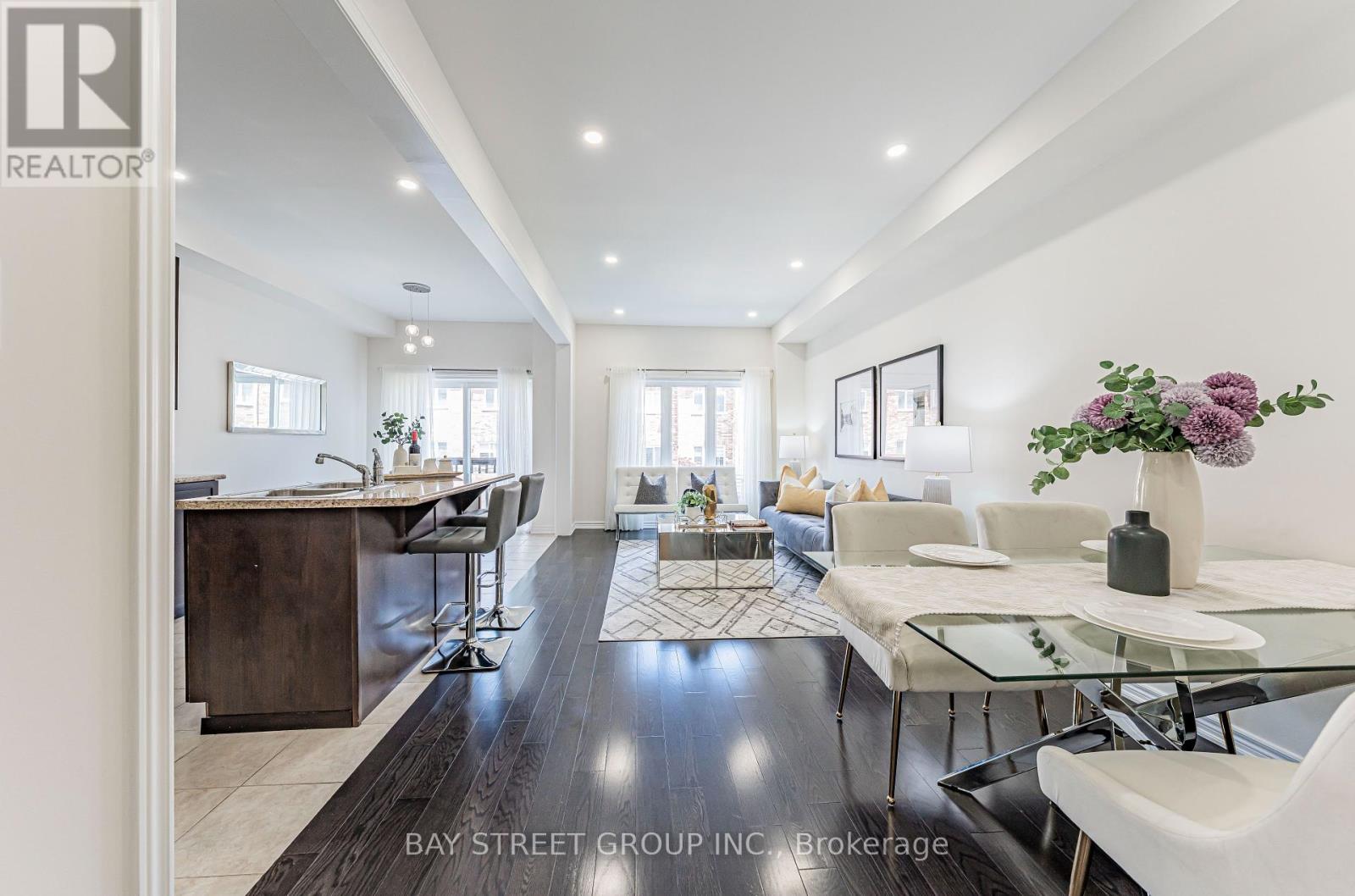 Property at 28 ROUGEVIEW PARK CRESCENT image 3