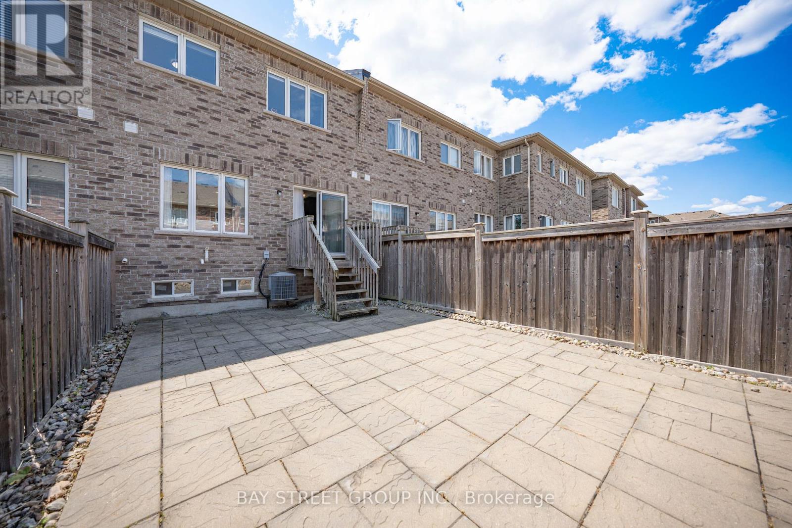 Property at 28 ROUGEVIEW PARK CRESCENT image 4