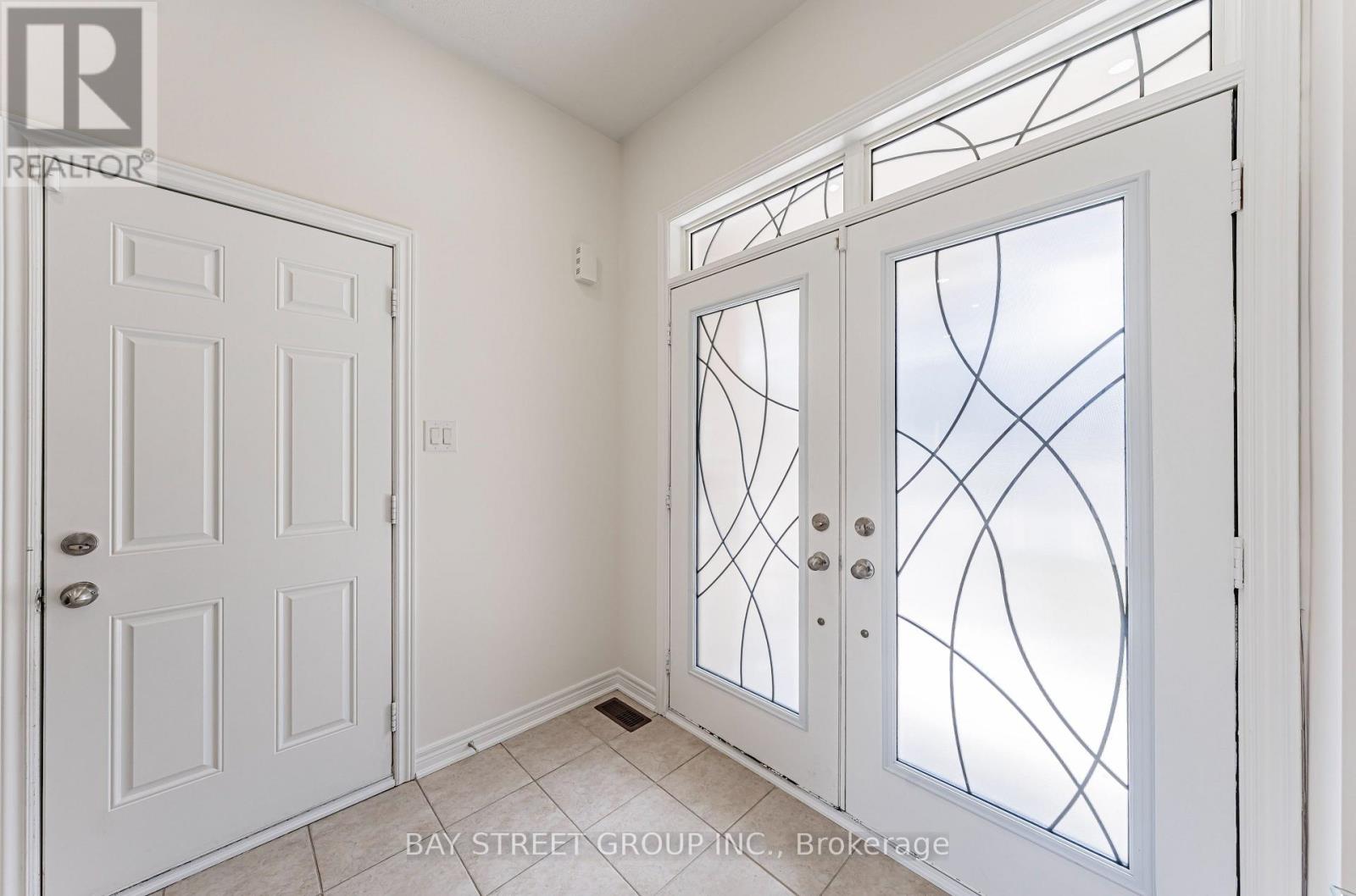 28 Rougeview Park Crescent, Markham, Ontario  L6E 0P7 - Photo 6 - N12321513