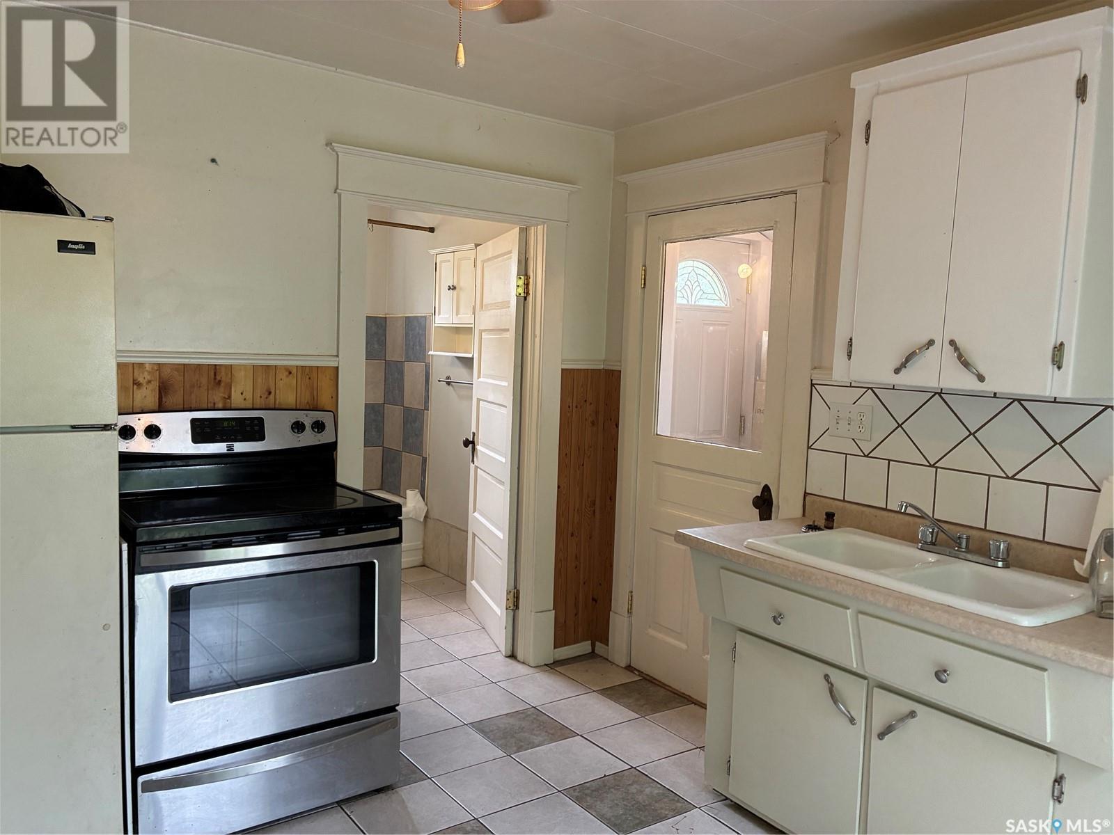 502 Bangor Avenue, Viscount, Saskatchewan  S0K 4M0 - Photo 9 - SK014491