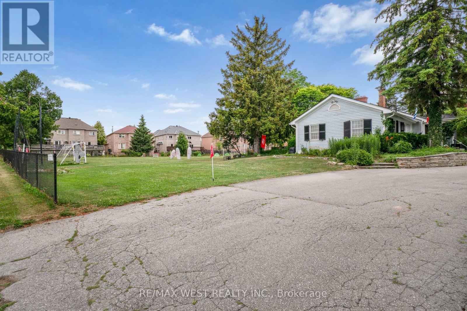 11222 Bayview Avenue, Richmond Hill, Ontario  L4S 1L4 - Photo 10 - N12265536