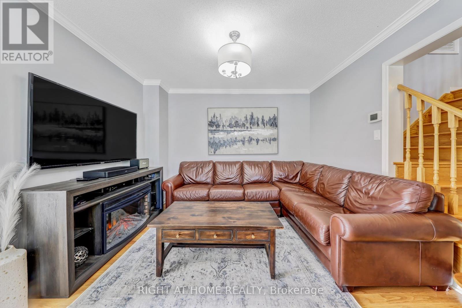 Property at 108 KING WILLIAM CRESCENT image 4