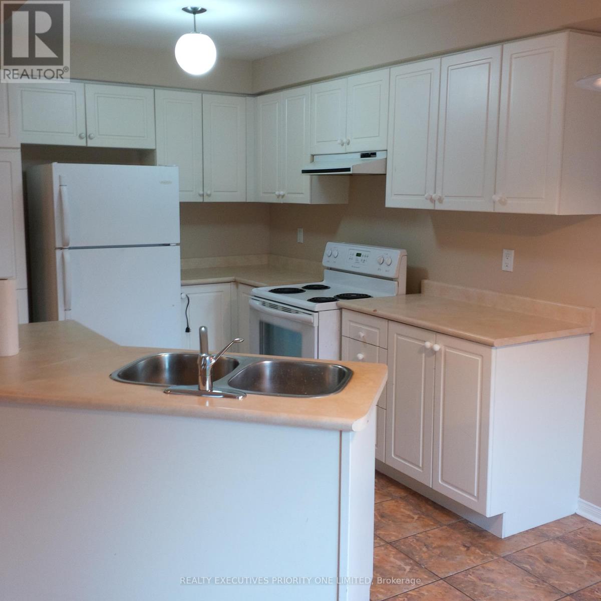 Property at 150 HOLLYWOOD HILL CIRCLE image 4