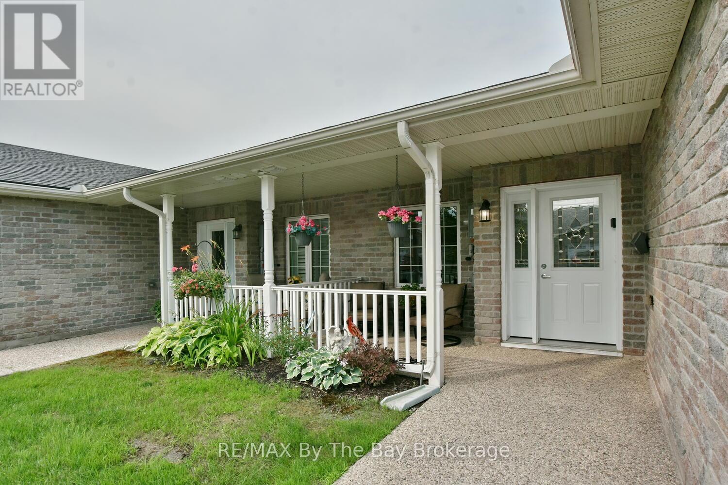50 Clover Crescent, Wasaga Beach, Ontario  L9Z 0G4 - Photo 4 - S12318965