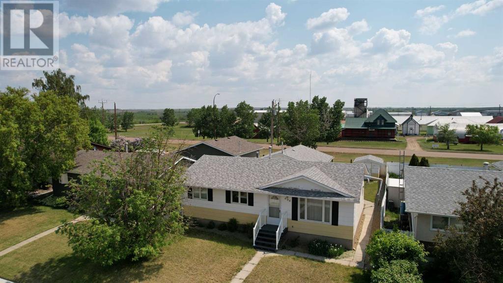 604 3 Street E, Hanna, Alberta  T0J 1P0 - Photo 2 - A2228966