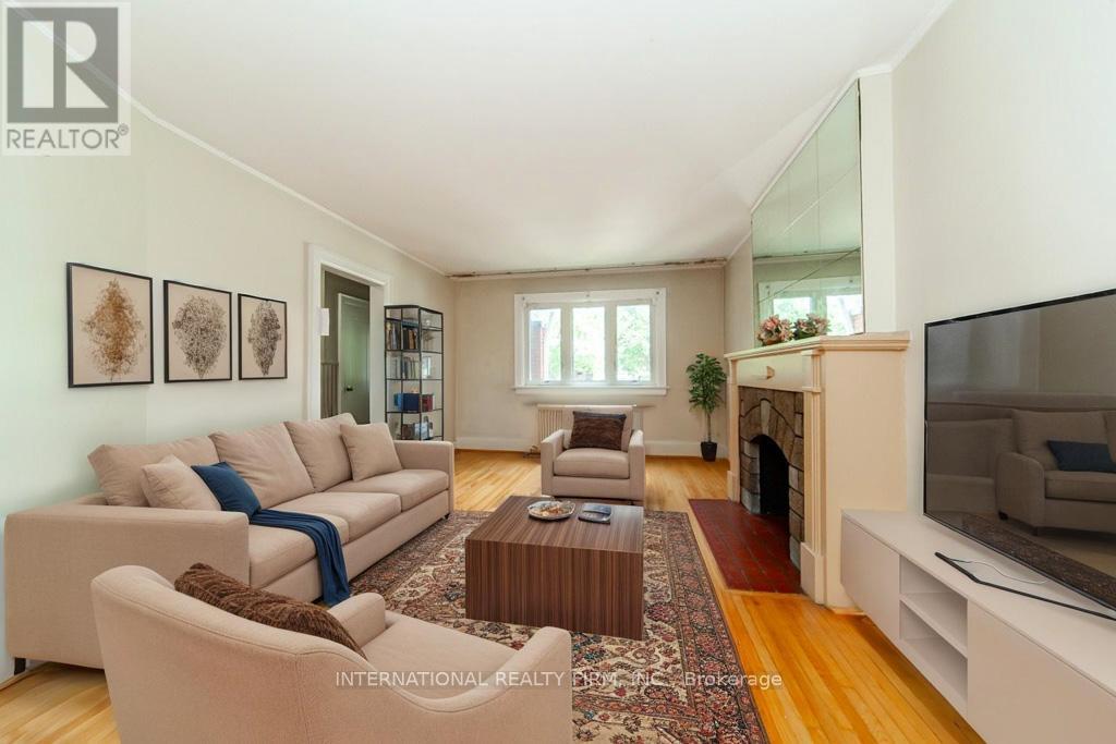 419 Mortimer Avenue, Toronto, Ontario  M4J 2E8 - Photo 8 - E12162055