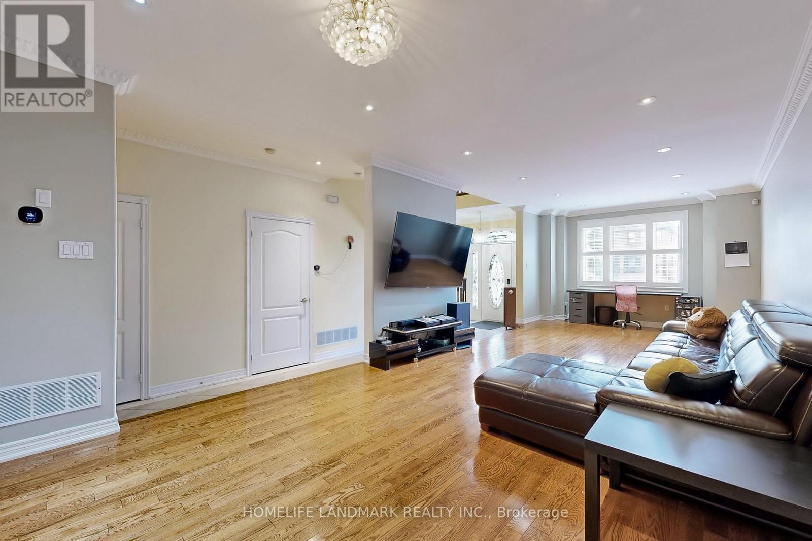 72 Branstone Road, Toronto, Ontario  M6E 4E4 - Photo 7 - W12321594