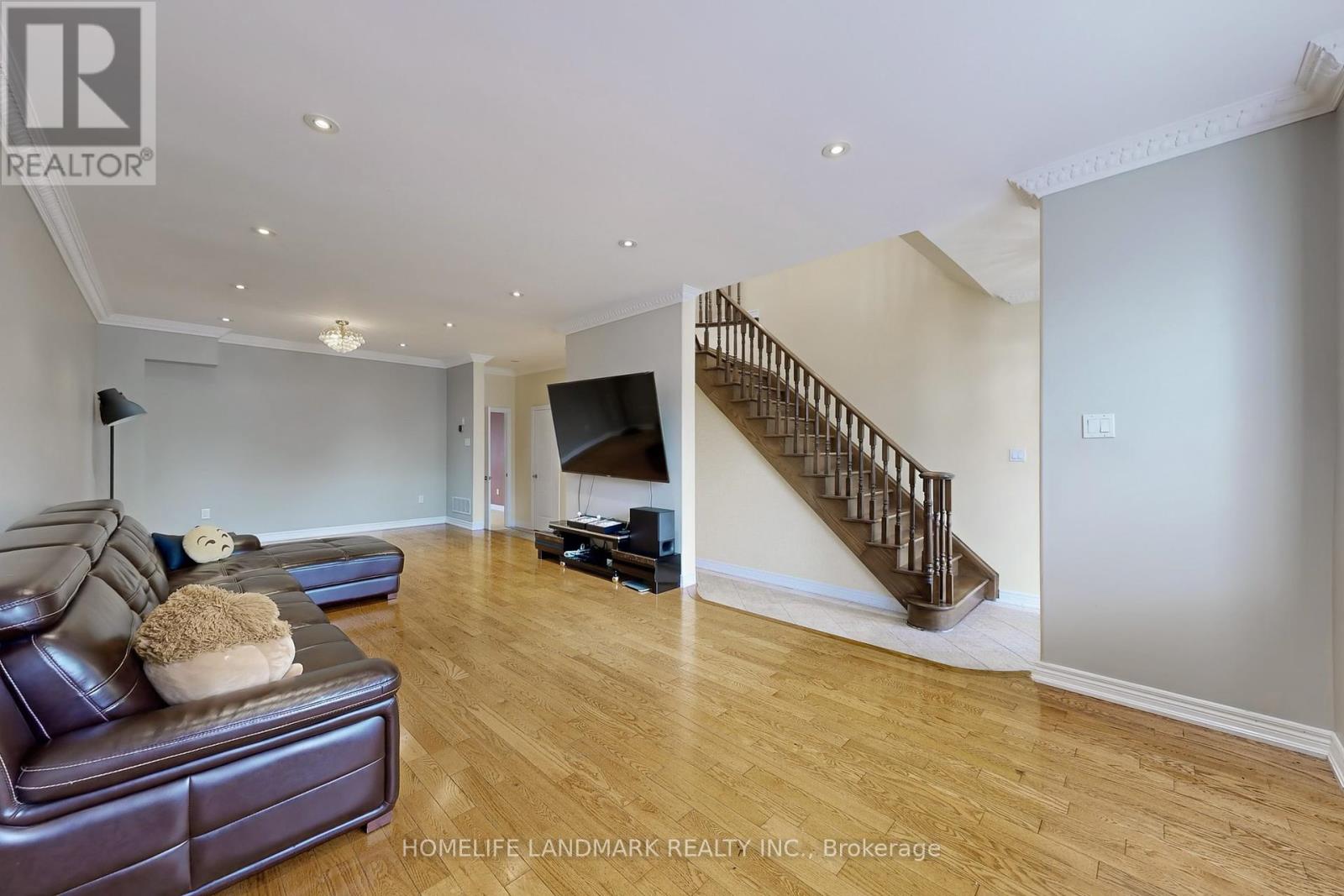 72 Branstone Road, Toronto, Ontario  M6E 4E4 - Photo 9 - W12321594