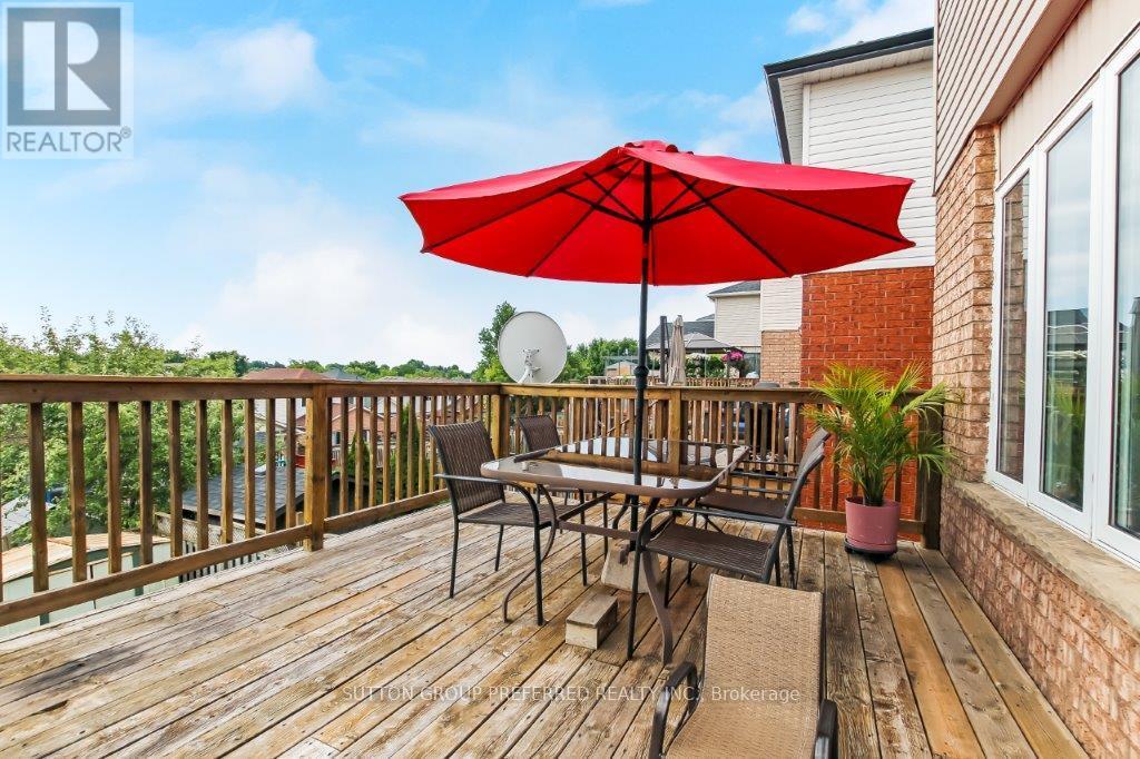 187 Hollyridge Crescent, Kitchener, Ontario  N2N 3N4 - Photo 11 - X12321602
