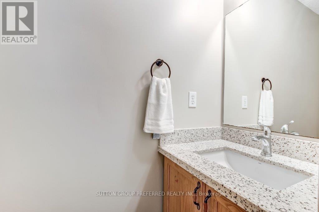 187 Hollyridge Crescent, Kitchener, Ontario  N2N 3N4 - Photo 12 - X12321602