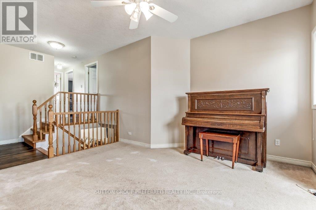 187 Hollyridge Crescent, Kitchener, Ontario  N2N 3N4 - Photo 13 - X12321602