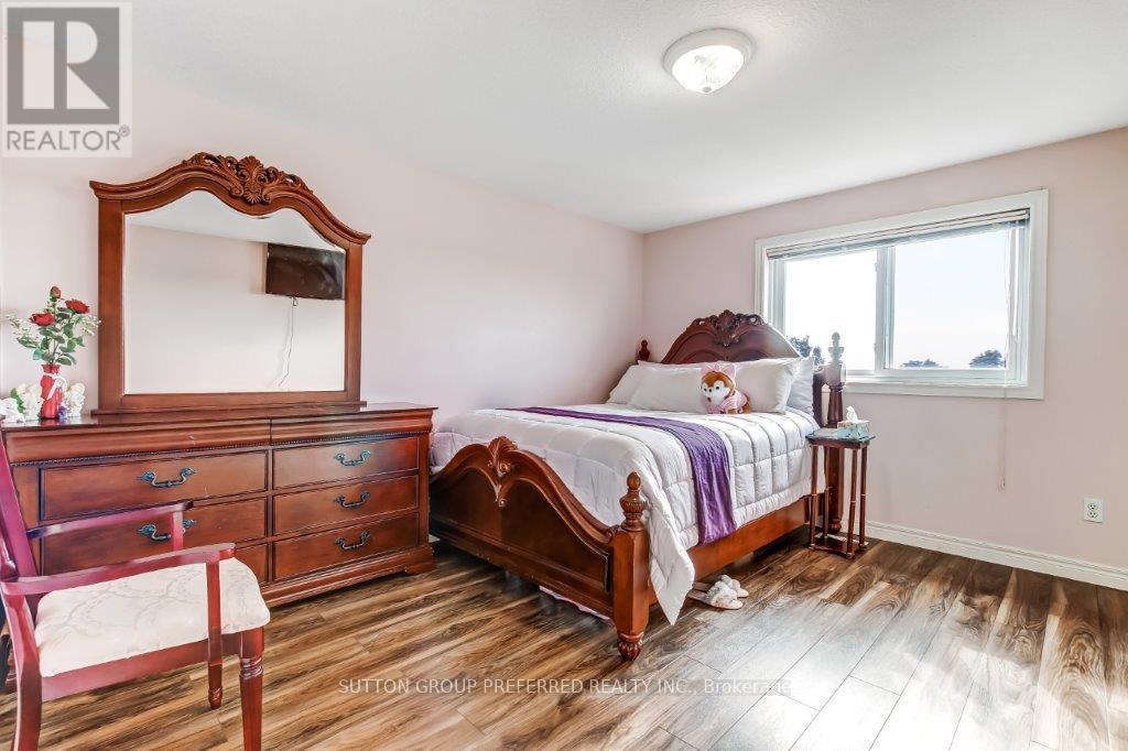 187 Hollyridge Crescent, Kitchener, Ontario  N2N 3N4 - Photo 15 - X12321602