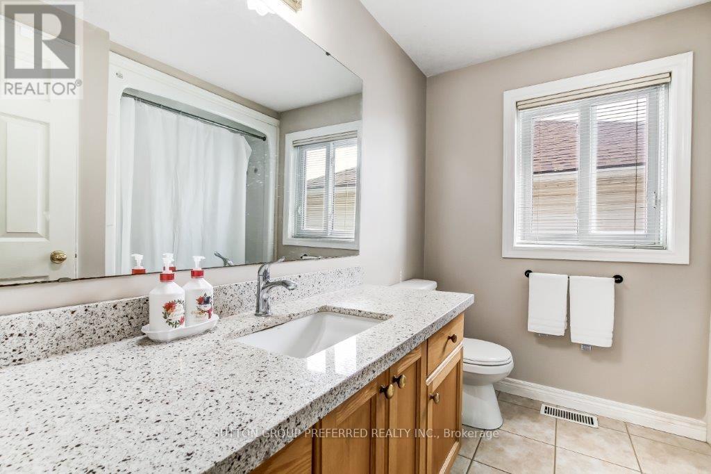 187 Hollyridge Crescent, Kitchener, Ontario  N2N 3N4 - Photo 18 - X12321602