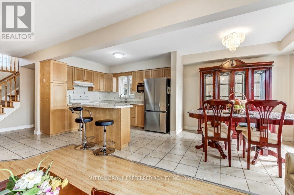187 Hollyridge Crescent, Kitchener, Ontario  N2N 3N4 - Photo 5 - X12321602