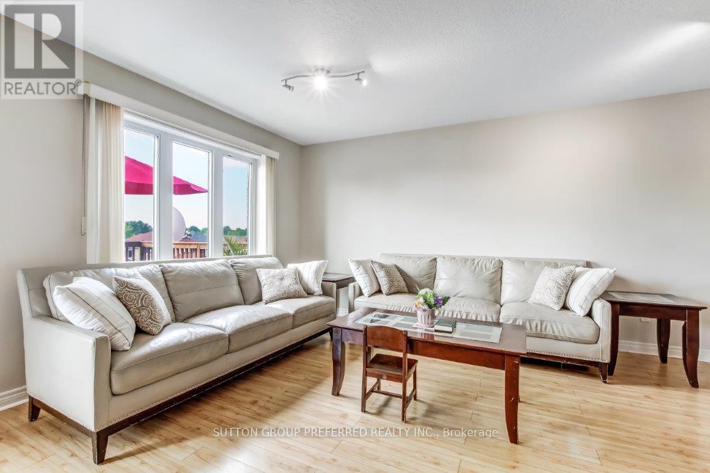 187 Hollyridge Crescent, Kitchener, Ontario  N2N 3N4 - Photo 8 - X12321602