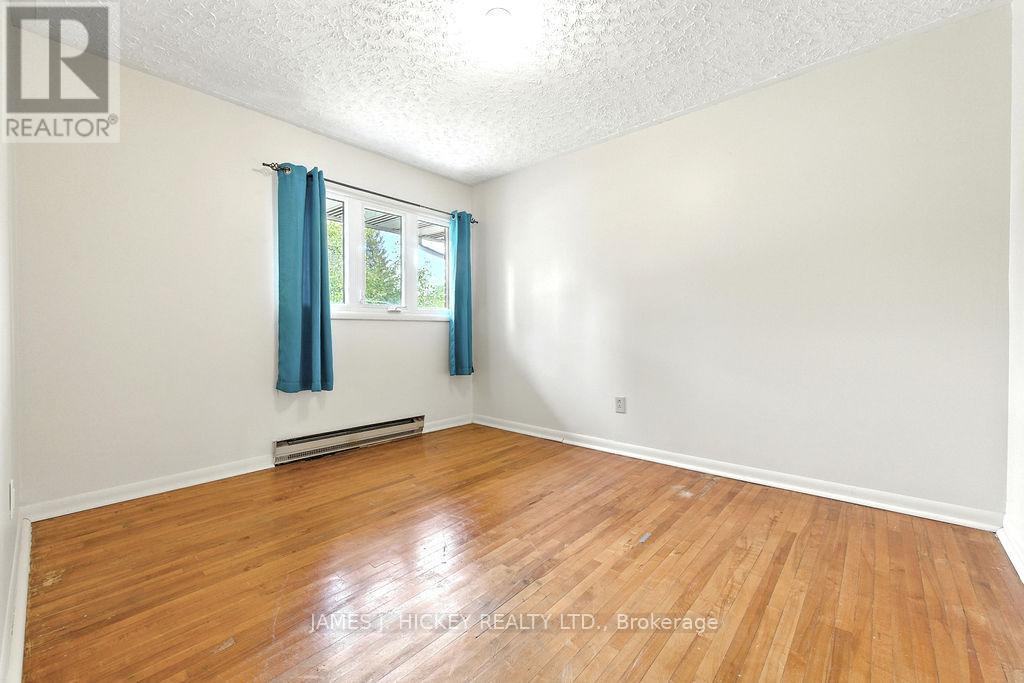 31 Glendale Avenue, Deep River, Ontario  K0J 1P0 - Photo 12 - X12321622