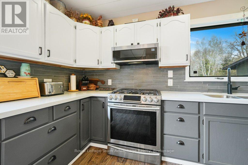 25 Bradley Road, Seguin, Ontario  P2A 0B6 - Photo 9 - X12321638