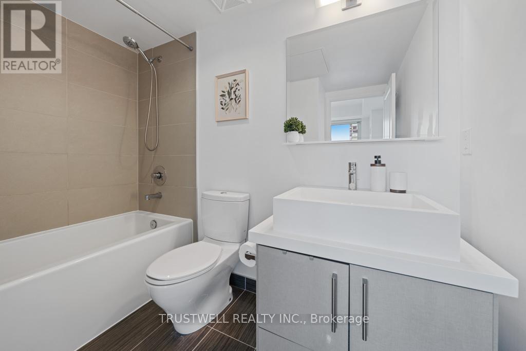 2410 - 1080 Bay Street, Toronto, Ontario  M5S 0A5 - Photo 18 - C12320489