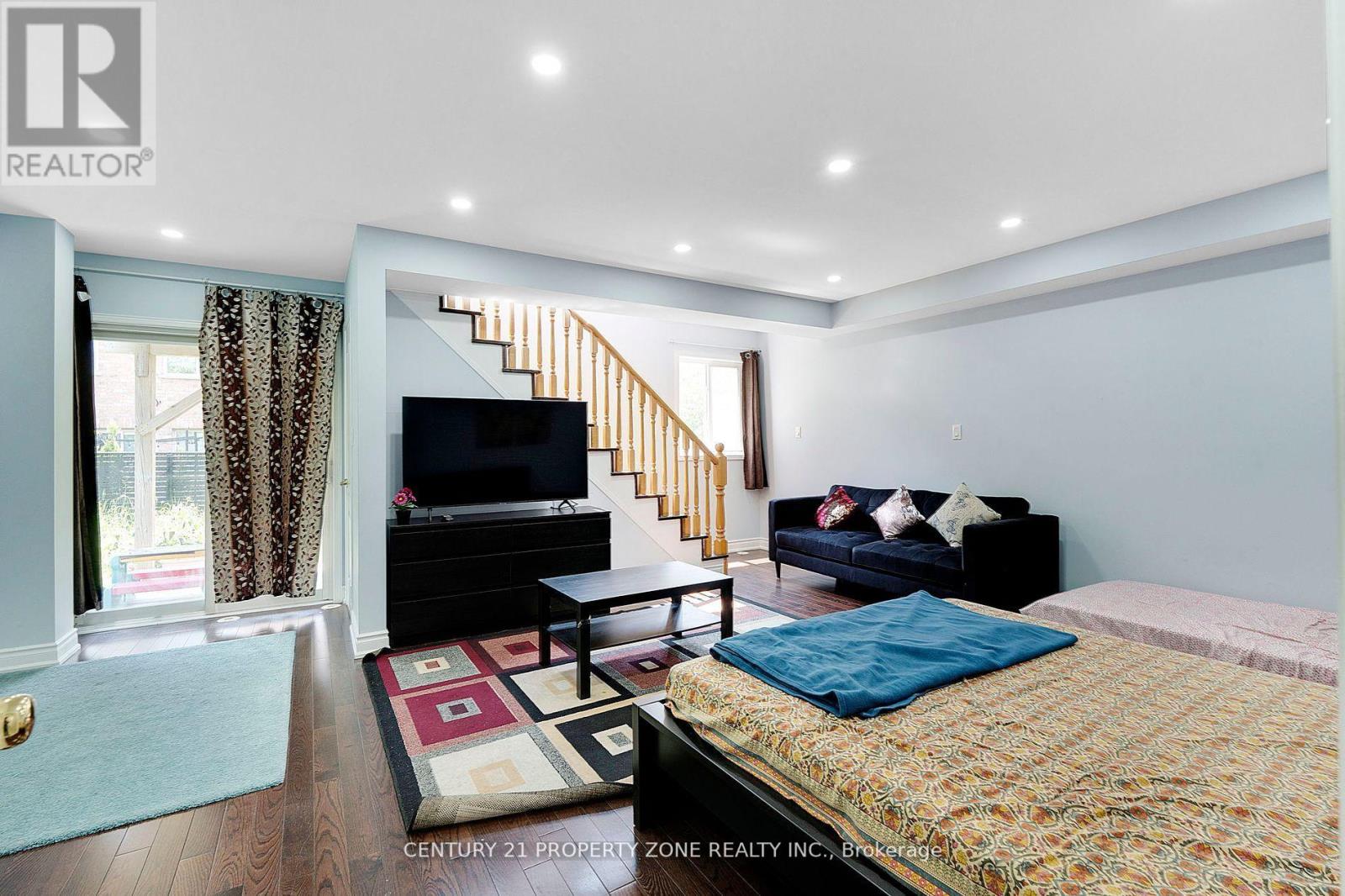 28 Seminoff Street, Toronto, Ontario  M1L 0B1 - Photo 9 - E12320807
