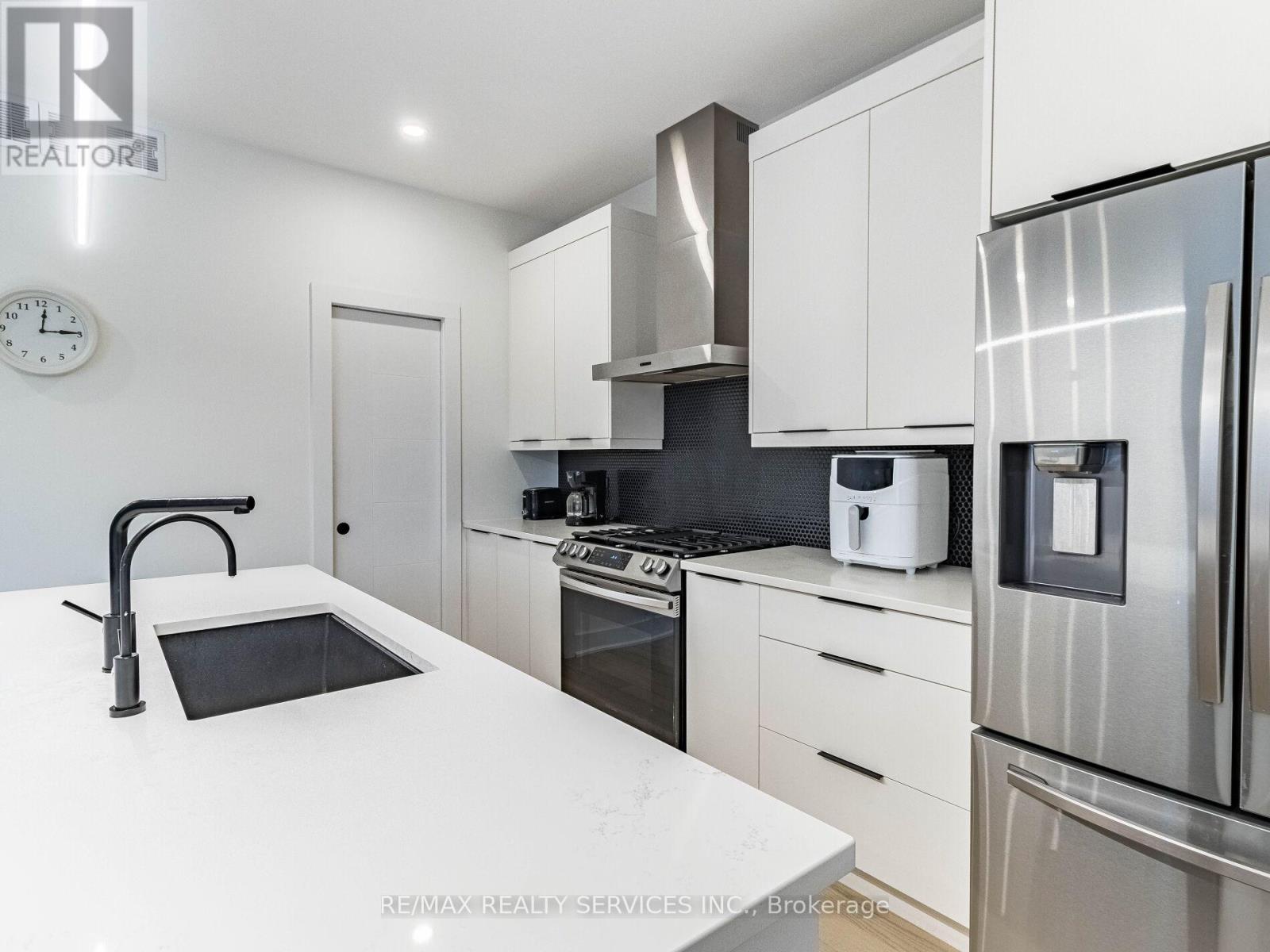 18 Princeton Common Street, St. Catharines, Ontario  L2N 0B7 - Photo 11 - X12312470