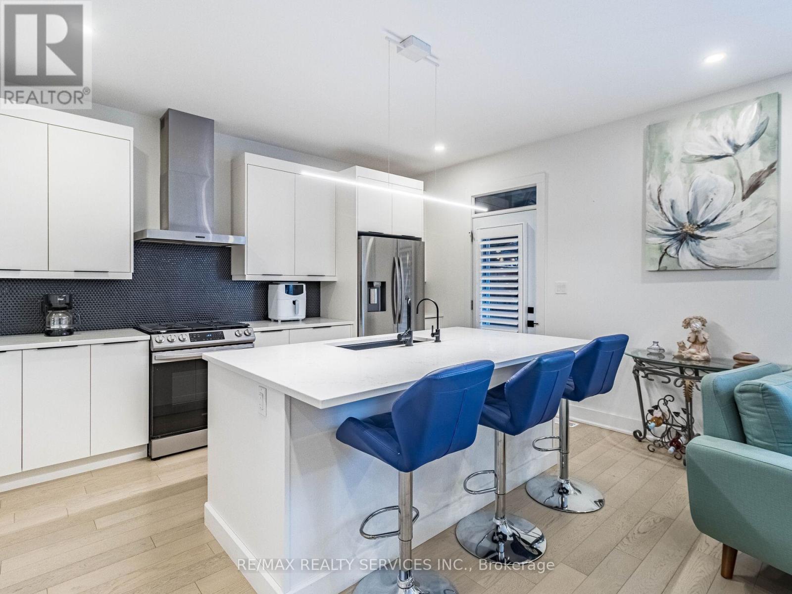 18 Princeton Common Street, St. Catharines, Ontario  L2N 0B7 - Photo 9 - X12312470