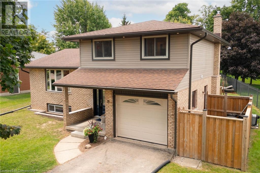 Property at 11 REINER Crescent image 2