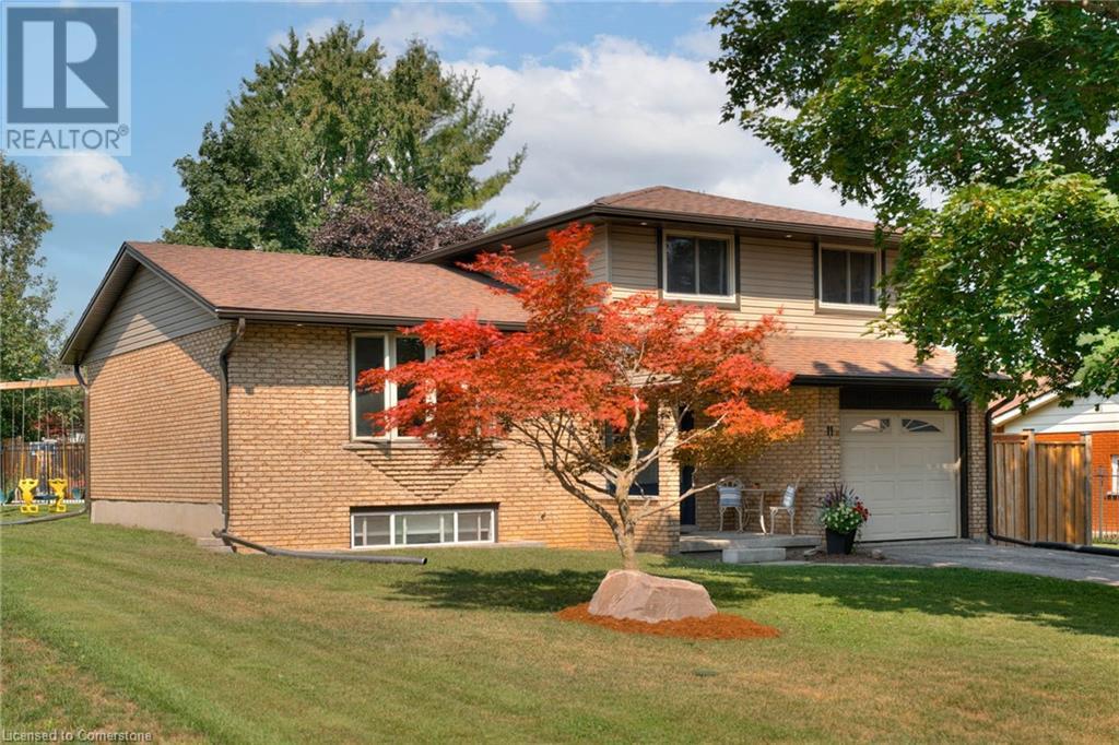Property at 11 REINER Crescent image 3